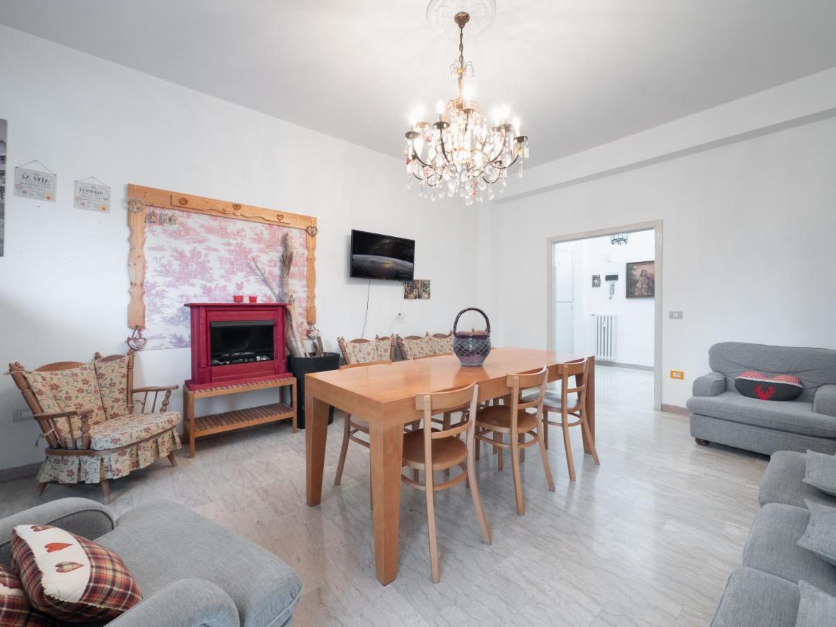 Flaminia Bright & Roomy Apartment Pesaro Esterno foto