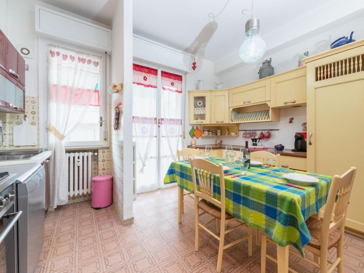 Flaminia Bright & Roomy Apartment Pesaro Esterno foto